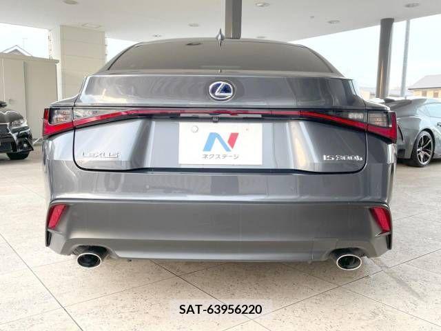 Lexus IS 2021-10 354116-15