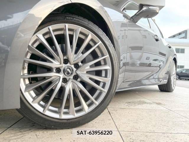 Lexus IS 2021-10 354116-13