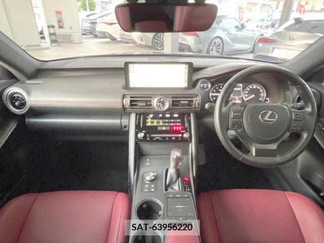 Lexus IS 2021-10 354116-1