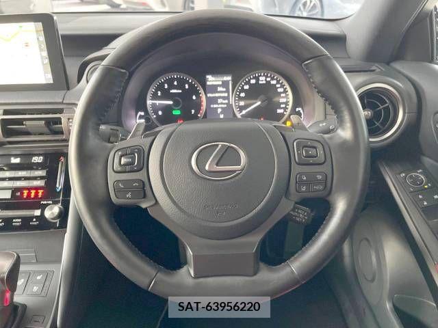 Lexus IS 2021-10 354116-11