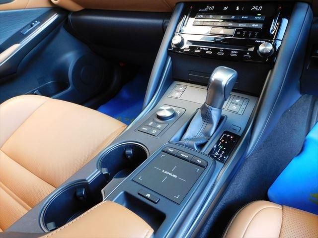 Lexus IS 2021-04 9075-21