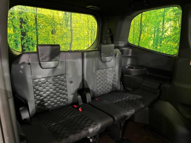 Toyota VOXY HYBRID 2023-03 196374-10