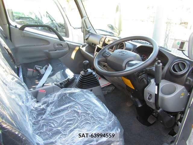 Hino DUTRO 2023-08 211752-13