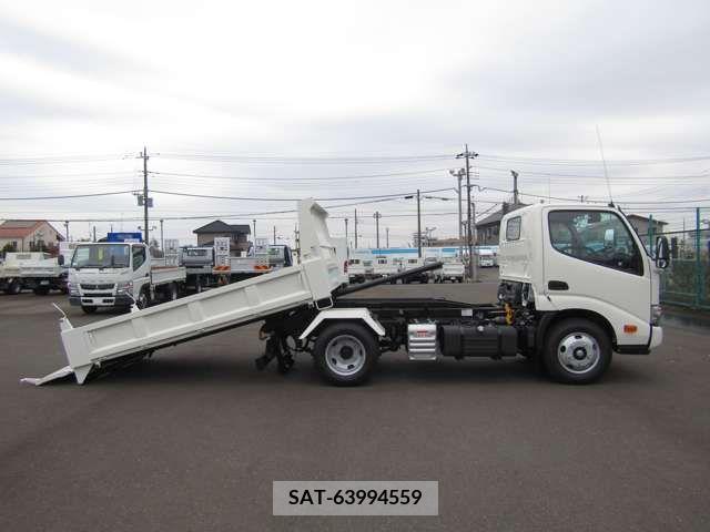 Hino DUTRO 2023-08 211752-11