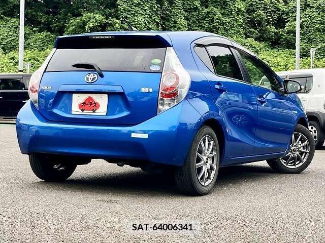Toyota AQUA 2014-06 386414-2