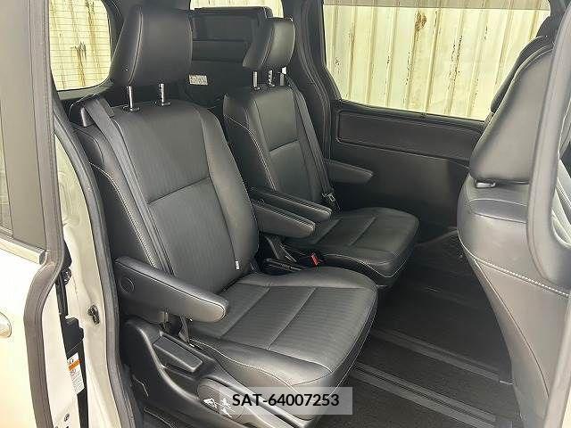 Toyota ESQUIRE 2016-08 331891-9