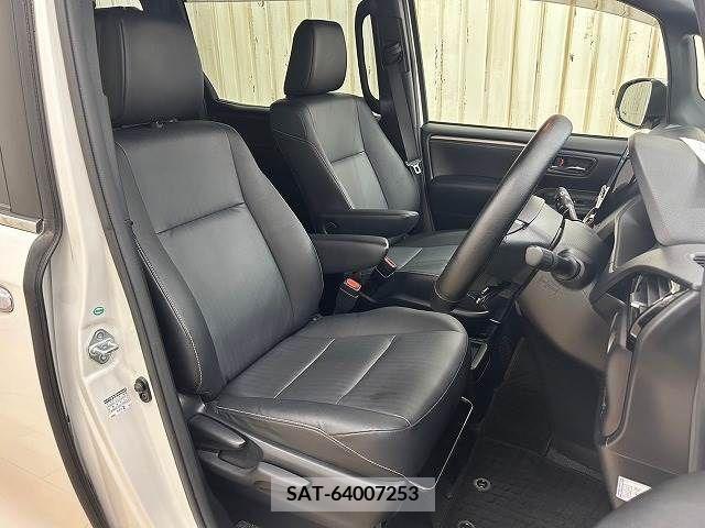 Toyota ESQUIRE 2016-08 331891-8