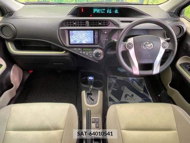 Toyota AQUA 2013-09 313986-1