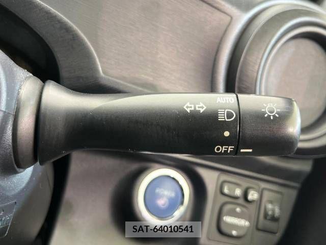 Toyota AQUA 2013-09 313986-6