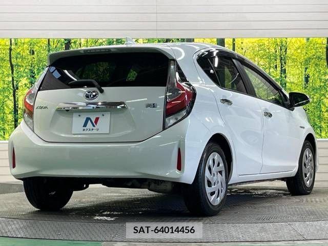Toyota AQUA 2018-04 314364-17