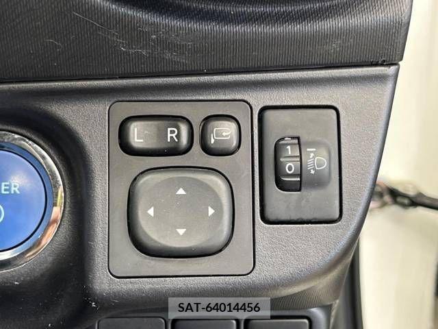 Toyota AQUA 2018-04 314364-6