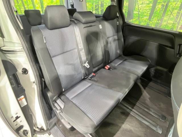 Toyota VOXY 2016-06 183229-10