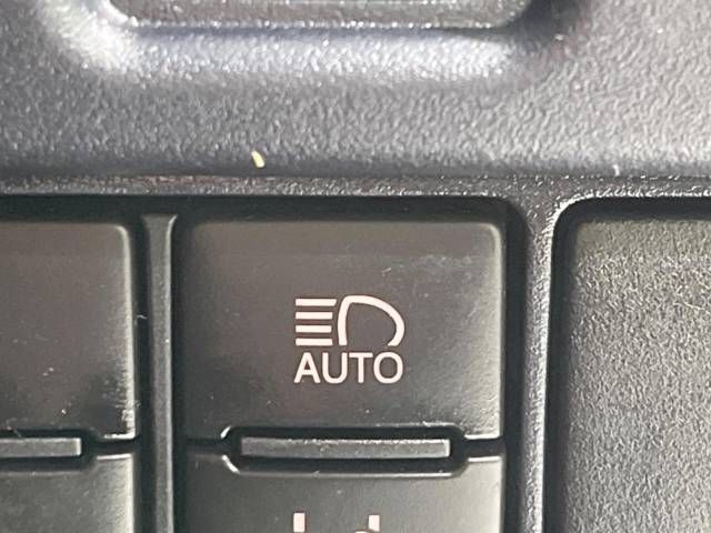 Toyota VOXY 2016-06 183229-8