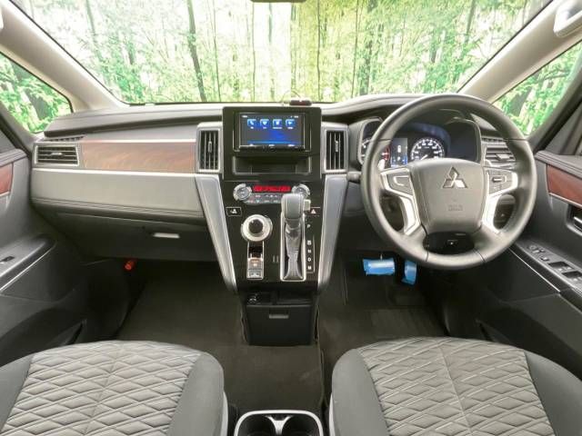 Mitsubishi DELICA D5 2022-12 28451-1
