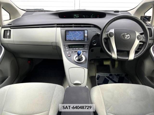 Toyota PRIUS 2011-11 352372-1