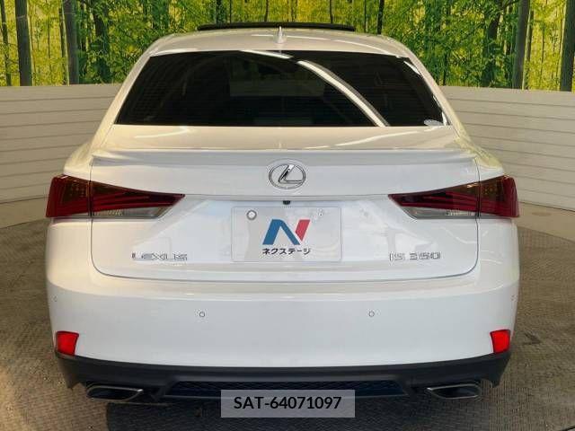 Lexus IS 2018-09 354305-15