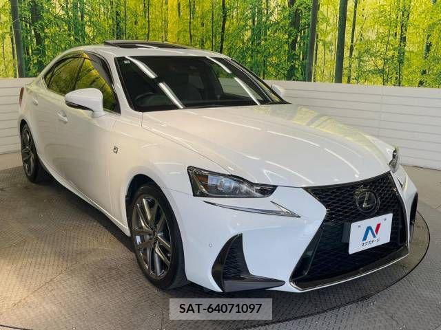 Lexus IS 2018-09 354305-16