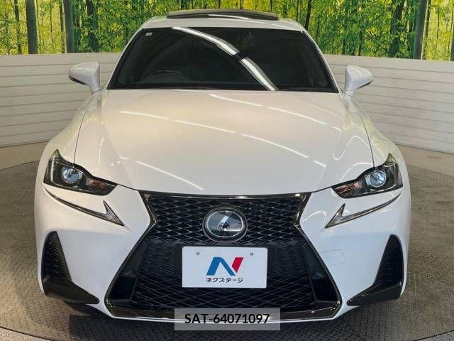 Lexus IS 2018-09 354305-14