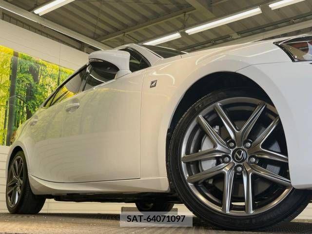 Lexus IS 2018-09 354305-13