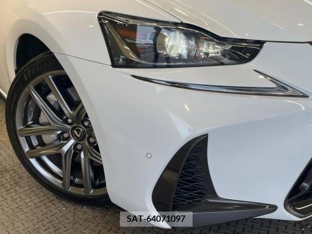 Lexus IS 2018-09 354305-12