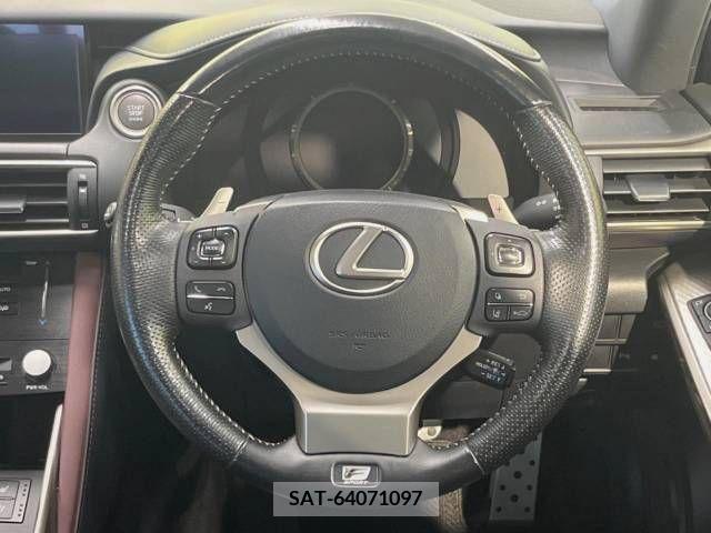Lexus IS 2018-09 354305-11