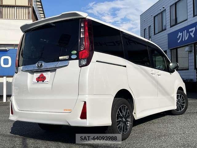 Toyota NOAH 2015-08 343348-2
