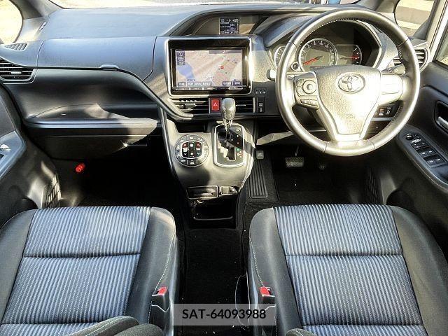 Toyota NOAH 2015-08 343348-1