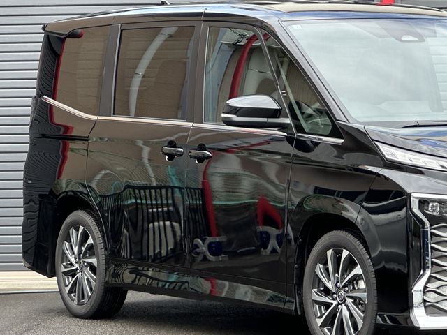 Toyota VOXY HYBRID 2023-07 7061-27