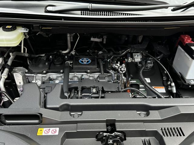 Toyota VOXY HYBRID 2023-07 7061-18