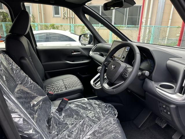 Toyota VOXY HYBRID 2023-07 7061-14