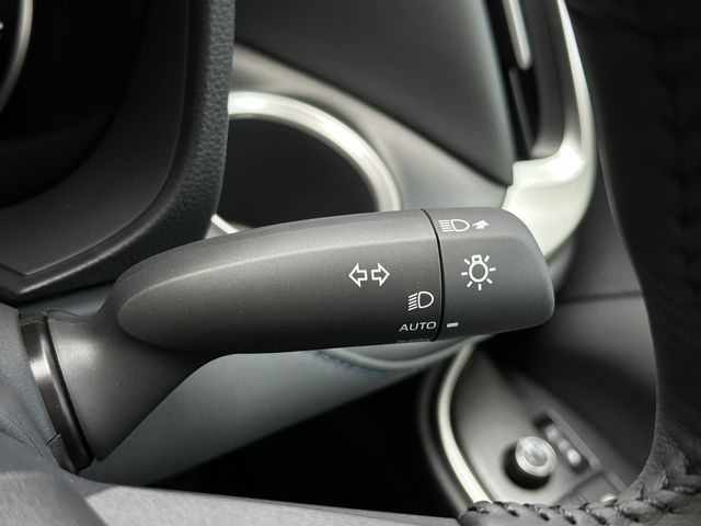 Toyota VOXY HYBRID 2023-07 7061-12