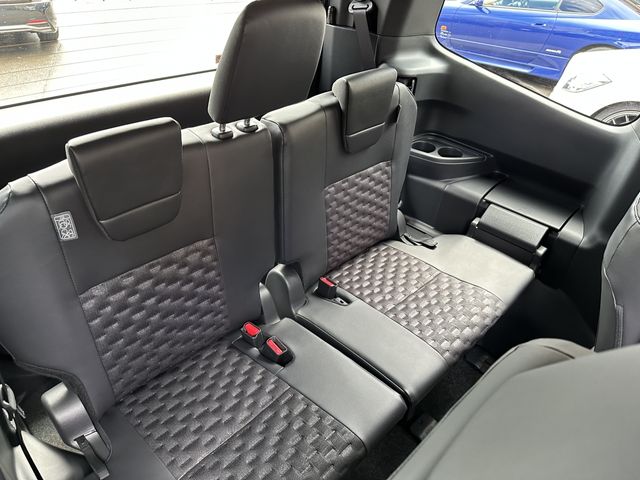Toyota VOXY HYBRID 2023-07 7061-16