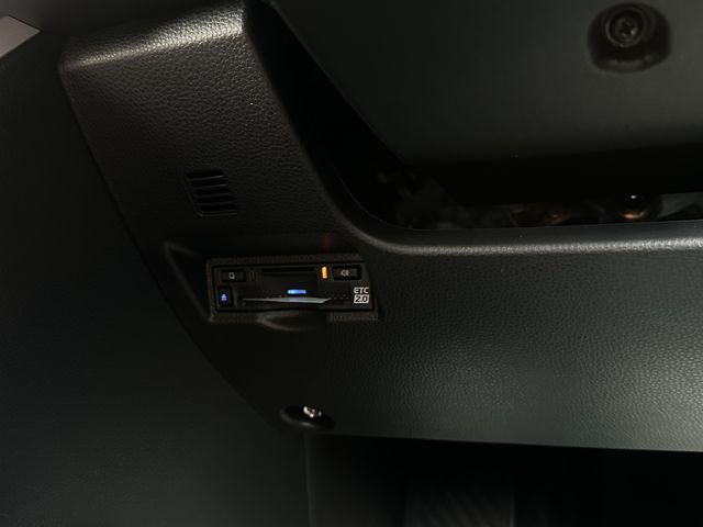 Toyota VOXY HYBRID 2023-07 7061-6