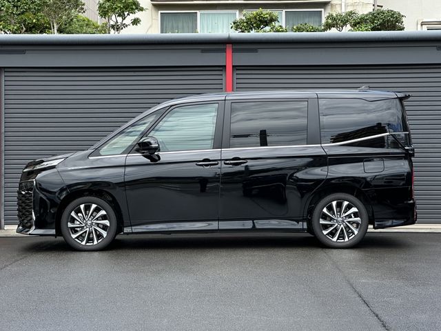 Toyota VOXY HYBRID 2023-07 7061-24