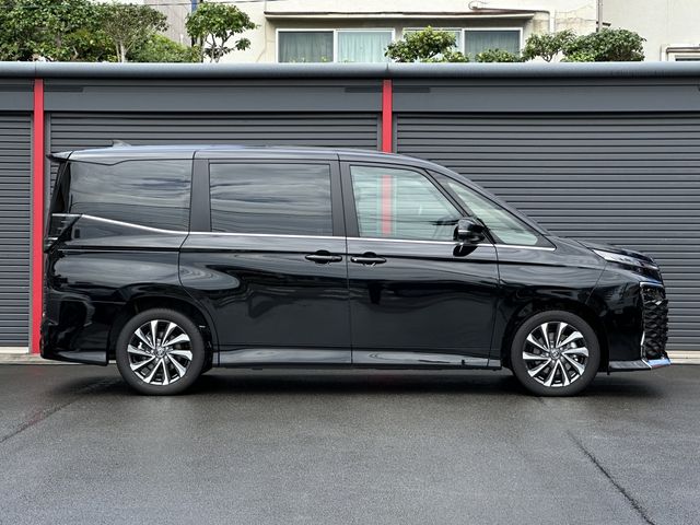 Toyota VOXY HYBRID 2023-07 7061-22