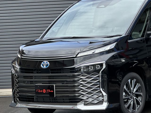Toyota VOXY HYBRID 2023-07 7061-26