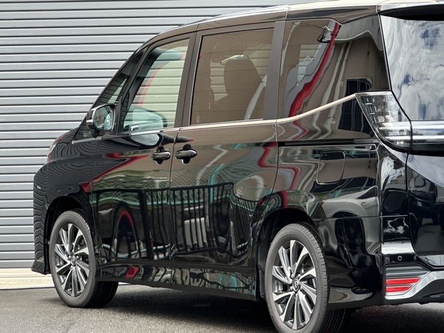 Toyota VOXY HYBRID 2023-07 7061-28