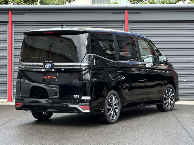 Toyota VOXY HYBRID 2023-07 7061-2
