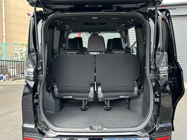 Toyota VOXY HYBRID 2023-07 7061-17