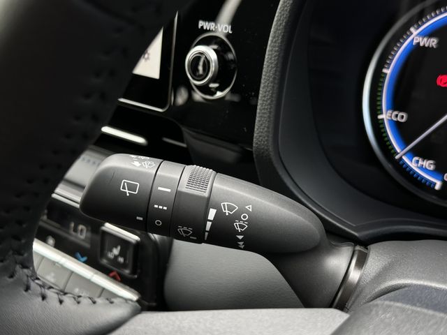 Toyota VOXY HYBRID 2023-07 7061-11