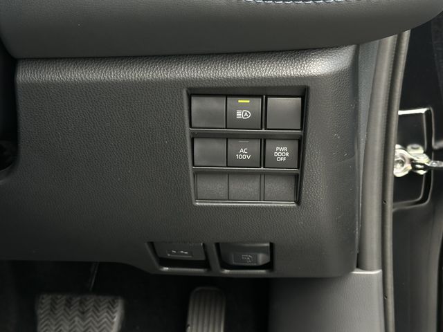 Toyota VOXY HYBRID 2023-07 7061-7