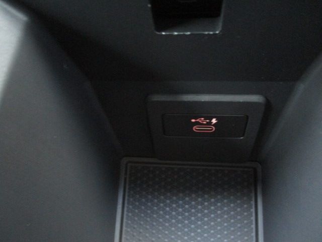 Bmw 2 SERIES 2021-08 3579-27