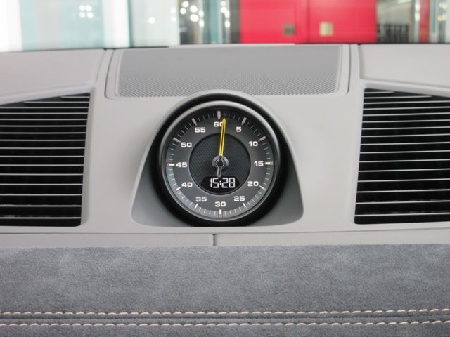 Porsche CAYENNE 2022-06 12037-26
