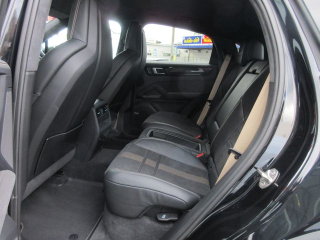 Porsche CAYENNE 2022-06 12037-17