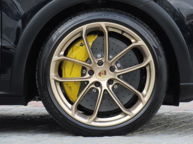 Porsche CAYENNE 2022-06 12037-6