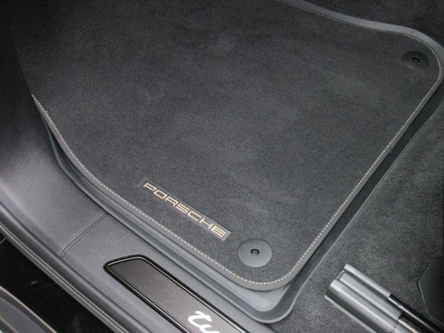Porsche CAYENNE 2022-06 12037-23