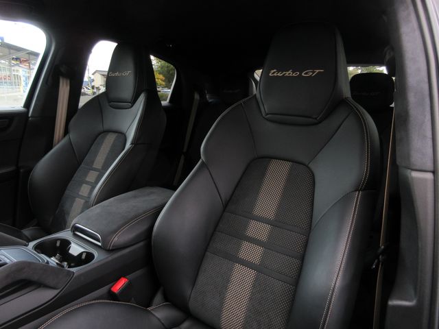 Porsche CAYENNE 2022-06 12037-16