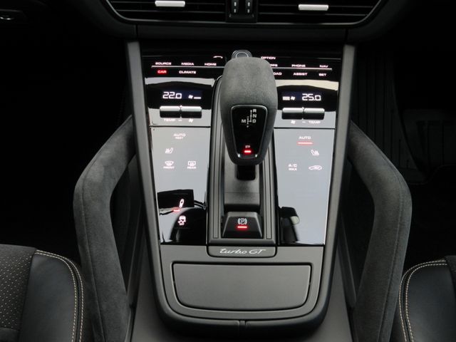 Porsche CAYENNE 2022-06 12037-29