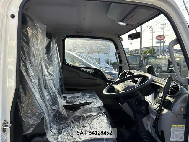 Mitsubishi CANTER 2023-10 302537-1