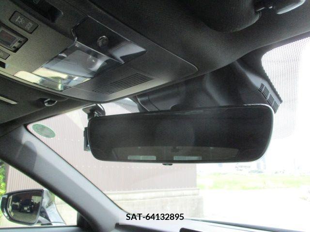 Lexus IS 2023-05 388392-28